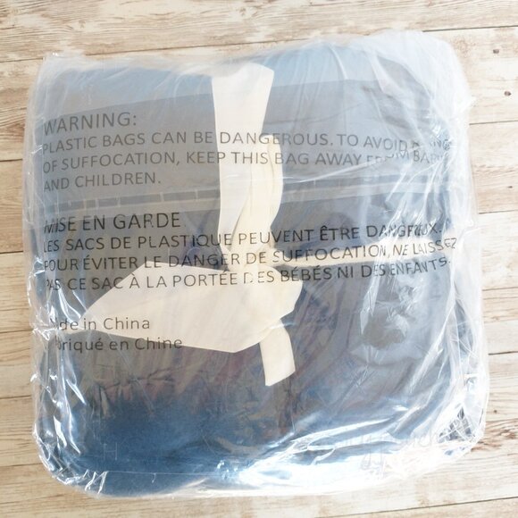 PetAmi Waterproof Pet Blanket 29”x40” Small Medium Blue/White Fleece Reversible - Picture 4 of 7